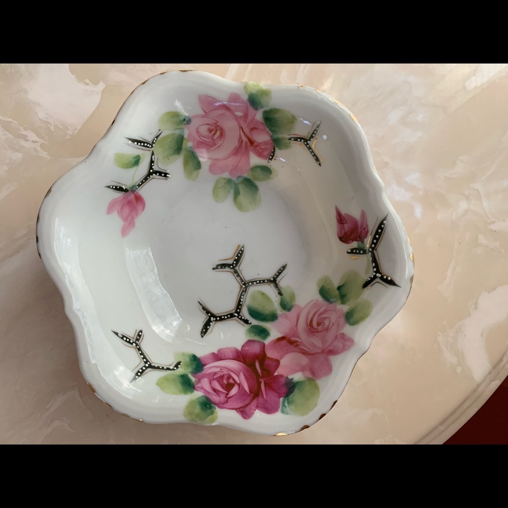 Gorgeous antique bowl with gold plated on the edge